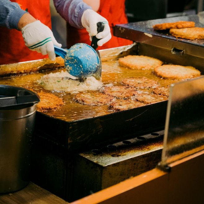 Z bramboráků do skleněné skleničky. Zní to jako pohádka? Ale je to naše realita. Ten olej, ve kterém jste dnes smažili...