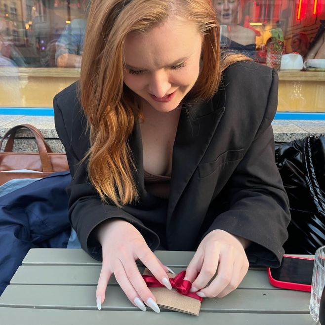 Dárek, který má příběh. Vánoce se blíží a s nimi i ta věčná otázka: Co darovat? Něco, co potěší. Něco, co má smysl. Něco,...